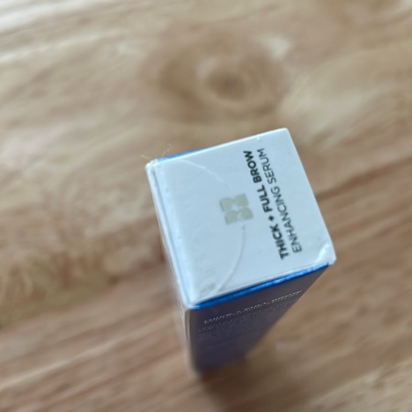 New in box unopen packaging Beverly Hills MD Thick & Full Brow Enhancing Serum - Picture 4 of 6